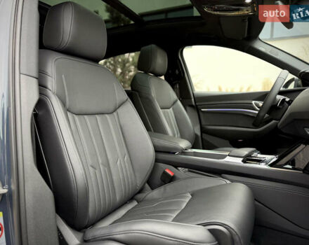 Синий Ауди Q8 Sportback e-tron, объемом двигателя 0 л и пробегом 17 тыс. км за 58868 $, фото 74 на Automoto.ua