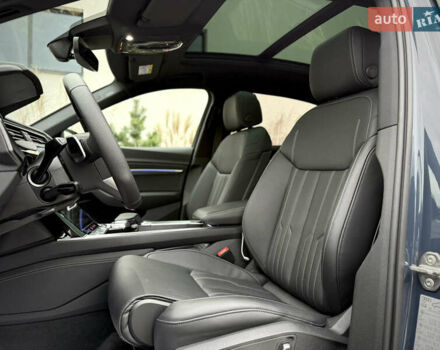 Синий Ауди Q8 Sportback e-tron, объемом двигателя 0 л и пробегом 17 тыс. км за 58868 $, фото 69 на Automoto.ua