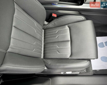 Синий Ауди Q8 Sportback e-tron, объемом двигателя 0 л и пробегом 17 тыс. км за 58868 $, фото 76 на Automoto.ua