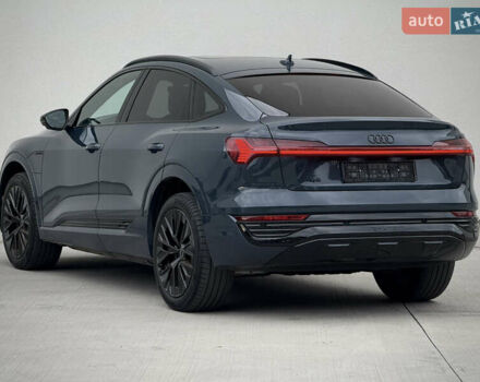Синий Ауди Q8 Sportback e-tron, объемом двигателя 0 л и пробегом 17 тыс. км за 58868 $, фото 6 на Automoto.ua