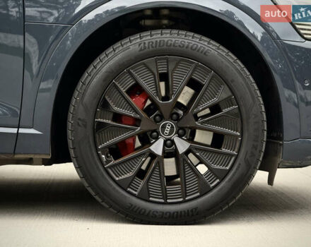 Синий Ауди Q8 Sportback e-tron, объемом двигателя 0 л и пробегом 17 тыс. км за 58868 $, фото 54 на Automoto.ua