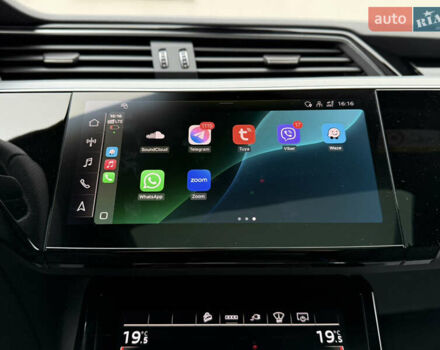 Синий Ауди Q8 Sportback e-tron, объемом двигателя 0 л и пробегом 17 тыс. км за 58868 $, фото 123 на Automoto.ua