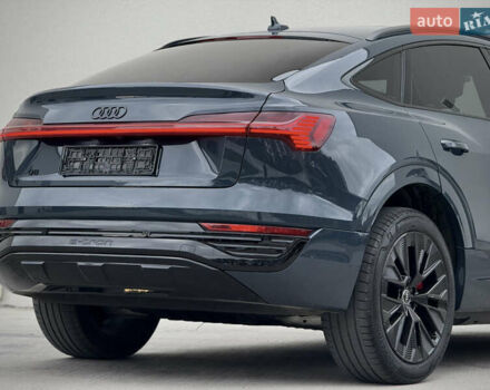 Синий Ауди Q8 Sportback e-tron, объемом двигателя 0 л и пробегом 17 тыс. км за 58868 $, фото 50 на Automoto.ua
