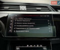 Синий Ауди Q8 Sportback e-tron, объемом двигателя 0 л и пробегом 17 тыс. км за 58868 $, фото 118 на Automoto.ua