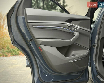 Синий Ауди Q8 Sportback e-tron, объемом двигателя 0 л и пробегом 17 тыс. км за 58868 $, фото 86 на Automoto.ua