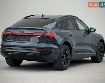 Синий Ауди Q8 Sportback e-tron, объемом двигателя 0 л и пробегом 17 тыс. км за 58868 $, фото 131 на Automoto.ua