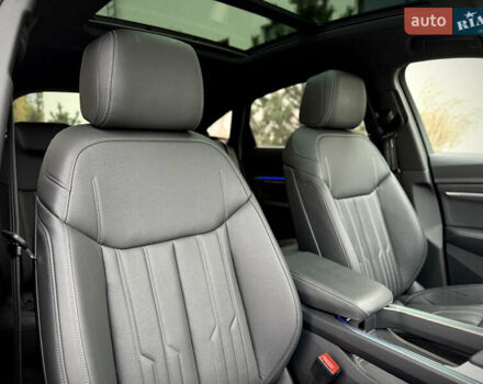 Синий Ауди Q8 Sportback e-tron, объемом двигателя 0 л и пробегом 17 тыс. км за 58868 $, фото 75 на Automoto.ua