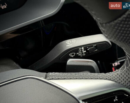 Синий Ауди Q8 Sportback e-tron, объемом двигателя 0 л и пробегом 17 тыс. км за 58868 $, фото 109 на Automoto.ua