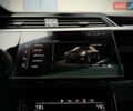 Синий Ауди Q8 Sportback e-tron, объемом двигателя 0 л и пробегом 17 тыс. км за 58868 $, фото 121 на Automoto.ua