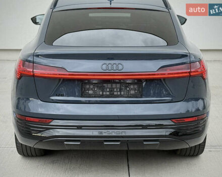 Синий Ауди Q8 Sportback e-tron, объемом двигателя 0 л и пробегом 17 тыс. км за 58868 $, фото 38 на Automoto.ua