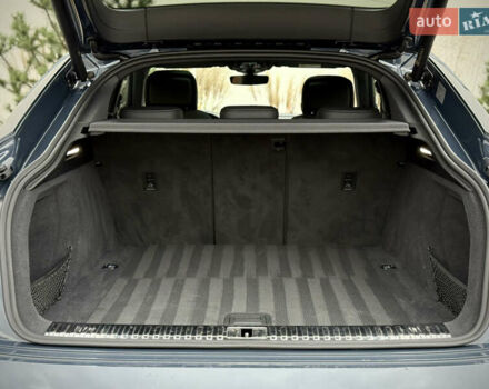 Синий Ауди Q8 Sportback e-tron, объемом двигателя 0 л и пробегом 17 тыс. км за 58868 $, фото 98 на Automoto.ua