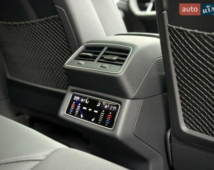 Синий Ауди Q8 Sportback e-tron, объемом двигателя 0 л и пробегом 17 тыс. км за 58868 $, фото 79 на Automoto.ua