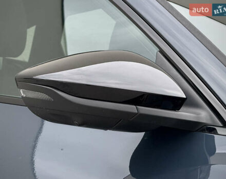 Синий Ауди Q8 Sportback e-tron, объемом двигателя 0 л и пробегом 17 тыс. км за 58868 $, фото 27 на Automoto.ua