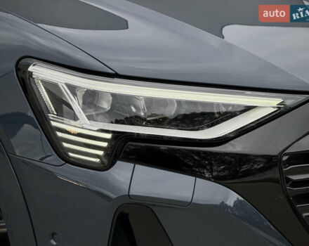 Синий Ауди Q8 Sportback e-tron, объемом двигателя 0 л и пробегом 17 тыс. км за 58868 $, фото 25 на Automoto.ua