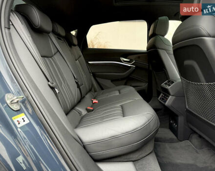 Синий Ауди Q8 Sportback e-tron, объемом двигателя 0 л и пробегом 17 тыс. км за 58868 $, фото 78 на Automoto.ua