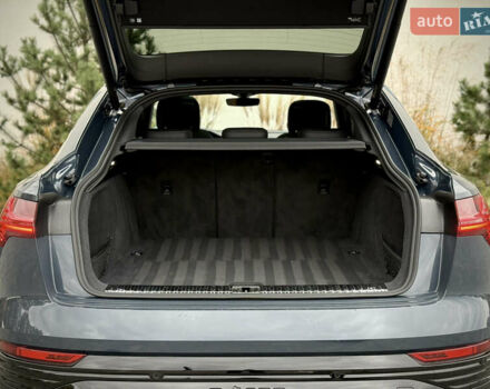 Синий Ауди Q8 Sportback e-tron, объемом двигателя 0 л и пробегом 17 тыс. км за 58868 $, фото 97 на Automoto.ua