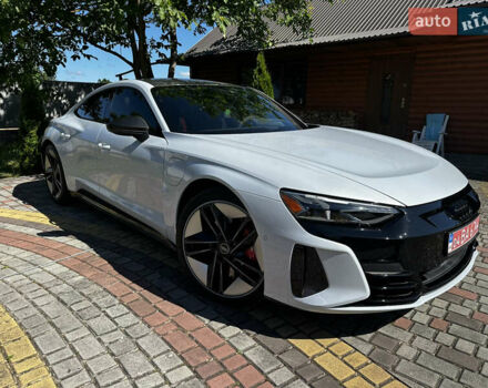 Белый Ауди RS e-tron GT, объемом двигателя 0 л и пробегом 31 тыс. км за 71000 $, фото 2 на Automoto.ua