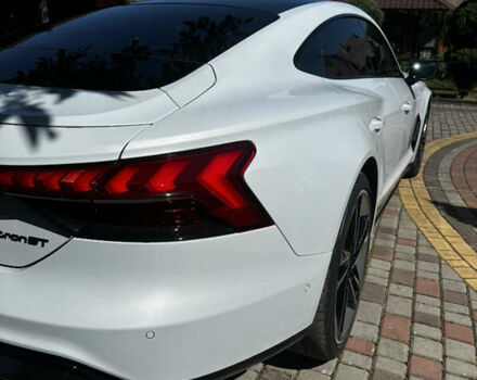 Белый Ауди RS e-tron GT, объемом двигателя 0 л и пробегом 31 тыс. км за 71000 $, фото 29 на Automoto.ua