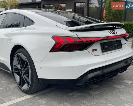 Белый Ауди RS e-tron GT, объемом двигателя 0 л и пробегом 49 тыс. км за 59999 $, фото 12 на Automoto.ua