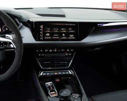 Белый Ауди RS e-tron GT, объемом двигателя 0 л и пробегом 71 тыс. км за 65800 $, фото 6 на Automoto.ua