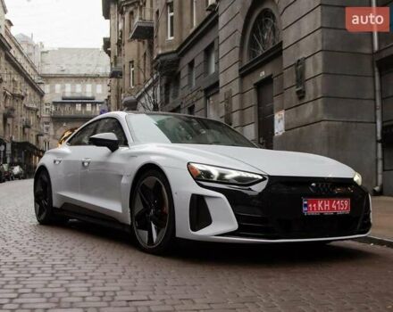 Белый Ауди RS e-tron GT, объемом двигателя 0 л и пробегом 11 тыс. км за 74900 $, фото 1 на Automoto.ua