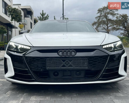 Белый Ауди RS e-tron GT, объемом двигателя 0 л и пробегом 49 тыс. км за 59999 $, фото 14 на Automoto.ua