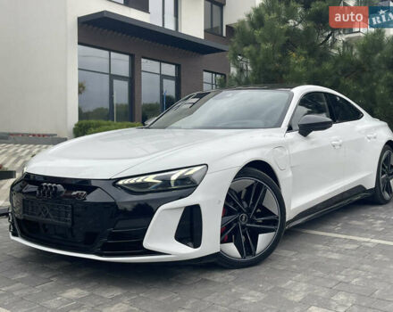 Белый Ауди RS e-tron GT, объемом двигателя 0 л и пробегом 49 тыс. км за 59999 $, фото 3 на Automoto.ua