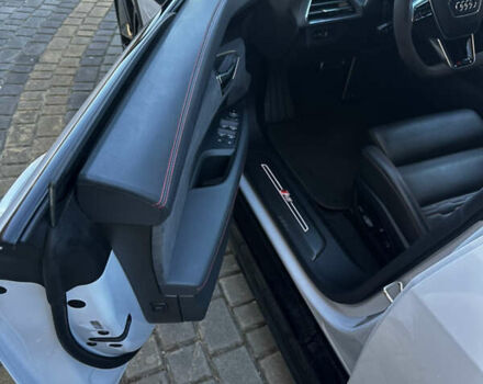 Белый Ауди RS e-tron GT, объемом двигателя 0 л и пробегом 31 тыс. км за 71000 $, фото 41 на Automoto.ua