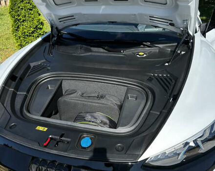 Белый Ауди RS e-tron GT, объемом двигателя 0 л и пробегом 31 тыс. км за 71000 $, фото 9 на Automoto.ua