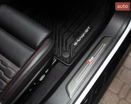 Белый Ауди RS e-tron GT, объемом двигателя 0 л и пробегом 11 тыс. км за 74900 $, фото 13 на Automoto.ua