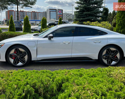 Белый Ауди RS e-tron GT, объемом двигателя 0 л и пробегом 34 тыс. км за 64999 $, фото 3 на Automoto.ua