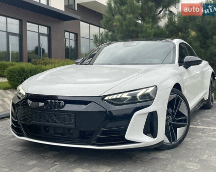 Белый Ауди RS e-tron GT, объемом двигателя 0 л и пробегом 49 тыс. км за 59999 $, фото 2 на Automoto.ua