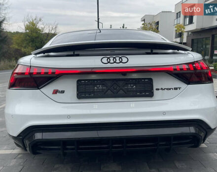 Белый Ауди RS e-tron GT, объемом двигателя 0 л и пробегом 49 тыс. км за 59999 $, фото 16 на Automoto.ua