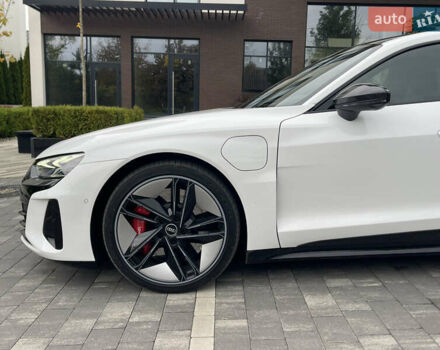 Белый Ауди RS e-tron GT, объемом двигателя 0 л и пробегом 49 тыс. км за 59999 $, фото 6 на Automoto.ua