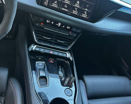 Белый Ауди RS e-tron GT, объемом двигателя 0 л и пробегом 31 тыс. км за 71000 $, фото 39 на Automoto.ua
