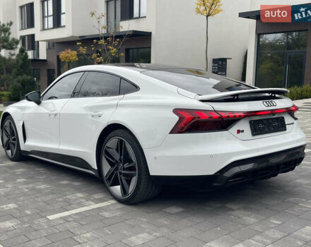 Белый Ауди RS e-tron GT, объемом двигателя 0 л и пробегом 49 тыс. км за 59999 $, фото 9 на Automoto.ua