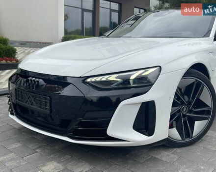 Белый Ауди RS e-tron GT, объемом двигателя 0 л и пробегом 49 тыс. км за 59999 $, фото 5 на Automoto.ua