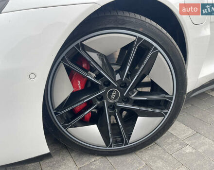 Белый Ауди RS e-tron GT, объемом двигателя 0 л и пробегом 49 тыс. км за 59999 $, фото 18 на Automoto.ua