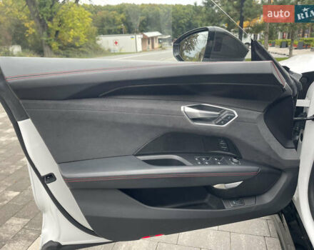 Белый Ауди RS e-tron GT, объемом двигателя 0 л и пробегом 49 тыс. км за 59999 $, фото 30 на Automoto.ua