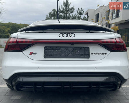Белый Ауди RS e-tron GT, объемом двигателя 0 л и пробегом 49 тыс. км за 59999 $, фото 15 на Automoto.ua