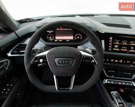Белый Ауди RS e-tron GT, объемом двигателя 0 л и пробегом 71 тыс. км за 65800 $, фото 9 на Automoto.ua