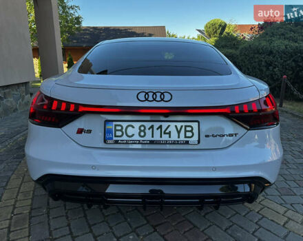 Белый Ауди RS e-tron GT, объемом двигателя 0 л и пробегом 31 тыс. км за 71000 $, фото 49 на Automoto.ua