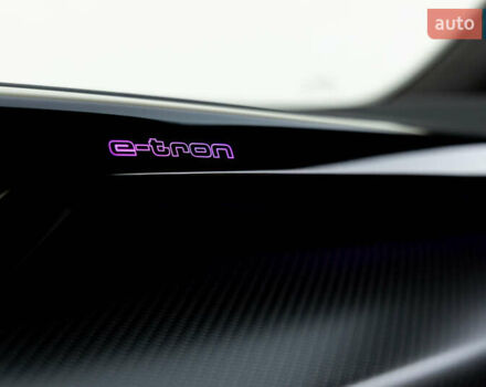 Белый Ауди RS e-tron GT, объемом двигателя 0 л и пробегом 71 тыс. км за 65800 $, фото 16 на Automoto.ua