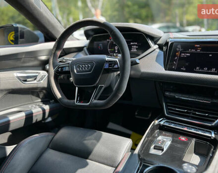 Белый Ауди RS e-tron GT, объемом двигателя 0 л и пробегом 34 тыс. км за 64999 $, фото 16 на Automoto.ua
