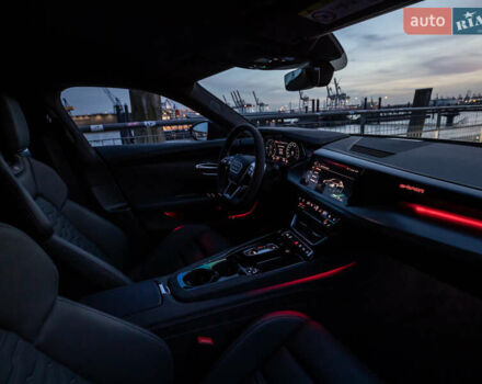 Белый Ауди RS e-tron GT, объемом двигателя 0 л и пробегом 49 тыс. км за 59999 $, фото 58 на Automoto.ua