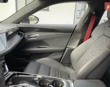 Белый Ауди RS e-tron GT, объемом двигателя 0 л и пробегом 52 тыс. км за 61500 $, фото 12 на Automoto.ua
