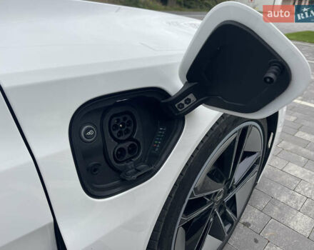 Белый Ауди RS e-tron GT, объемом двигателя 0 л и пробегом 49 тыс. км за 59999 $, фото 28 на Automoto.ua
