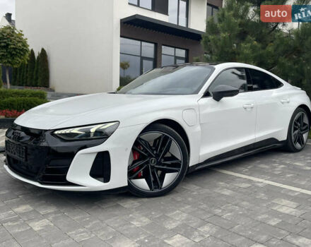 Белый Ауди RS e-tron GT, объемом двигателя 0 л и пробегом 49 тыс. км за 59999 $, фото 4 на Automoto.ua