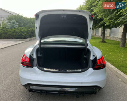 Белый Ауди RS e-tron GT, объемом двигателя 0 л и пробегом 29 тыс. км за 71800 $, фото 7 на Automoto.ua