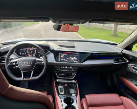 Белый Ауди RS e-tron GT, объемом двигателя 0 л и пробегом 29 тыс. км за 71800 $, фото 11 на Automoto.ua